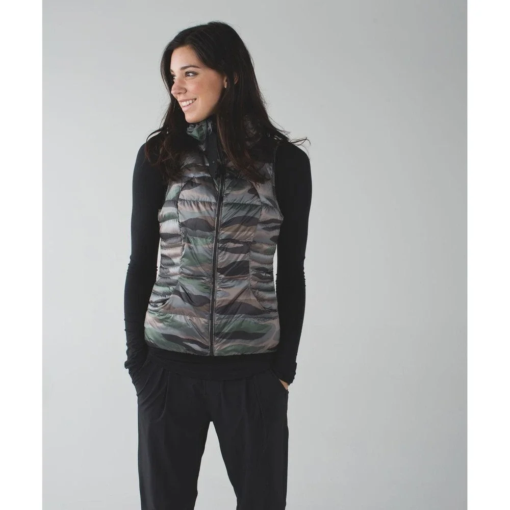 Lululemon Women's Size 6 Fluffin Awesome Full Zip‎ Puffer Goose Down Vest Camo - Picture 2 of 6